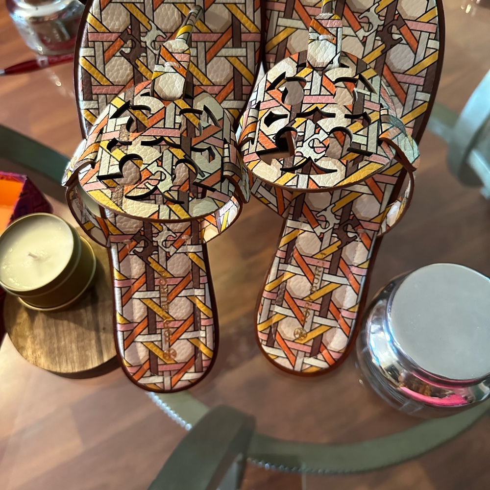 🎁❤️TORY BURCH GORGEOUS SANDALS ❤️😍🎊 - Picture 3 of 4